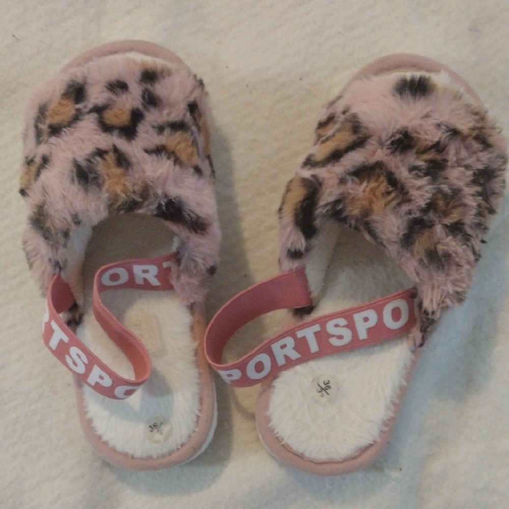Ladies Fuzzy Pink Leopard Print Slippers Size 36/37